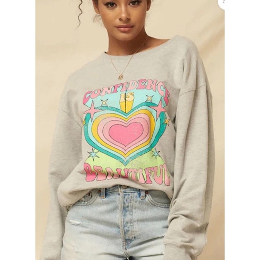Confidence Is Beautiful Graphic Sweatshirt Gray Heart Retro Pullover Sz M